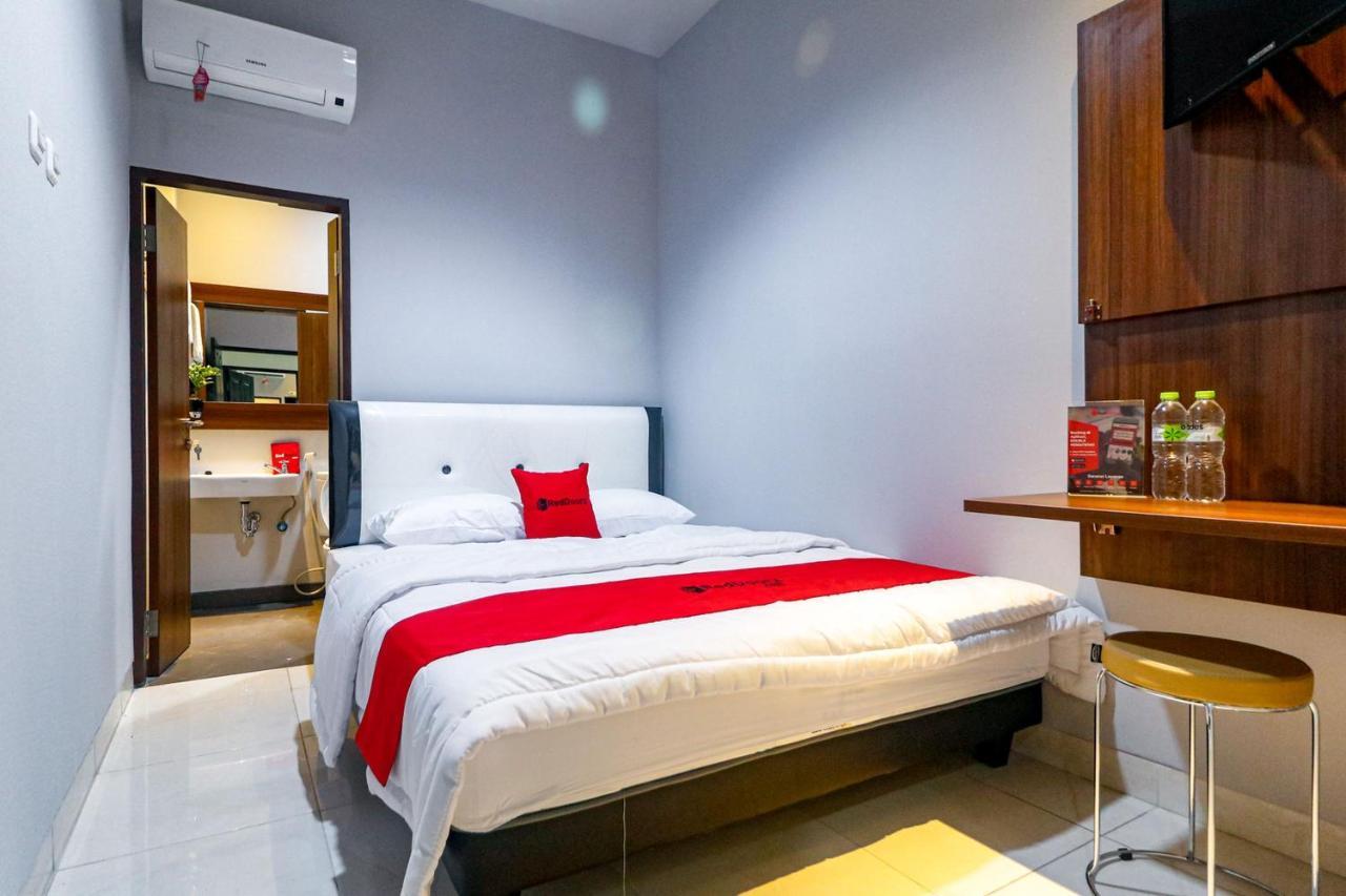 Reddoorz Near Kebon Jeruk Jakarta Eksteriør billede