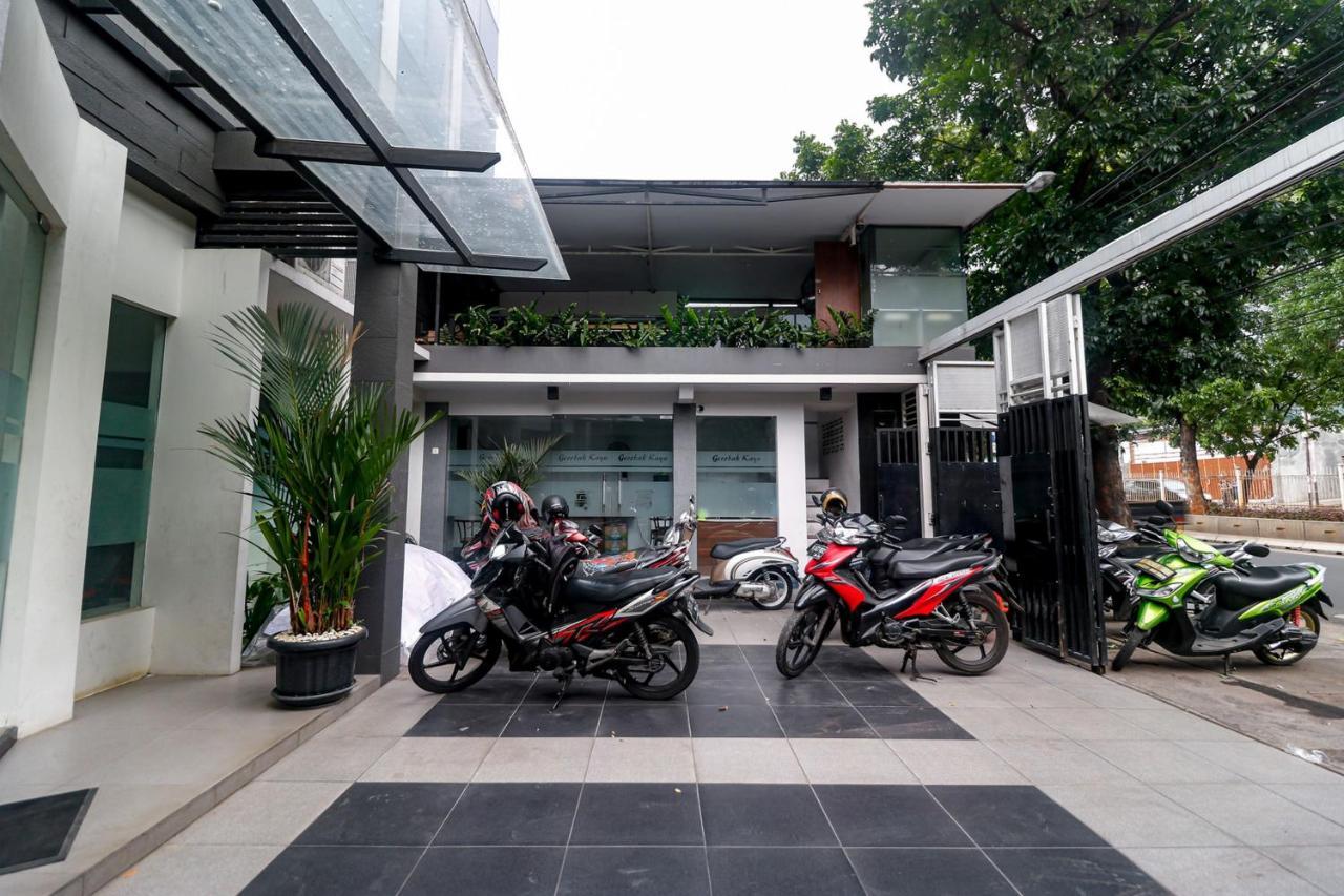 Reddoorz Near Kebon Jeruk Jakarta Eksteriør billede