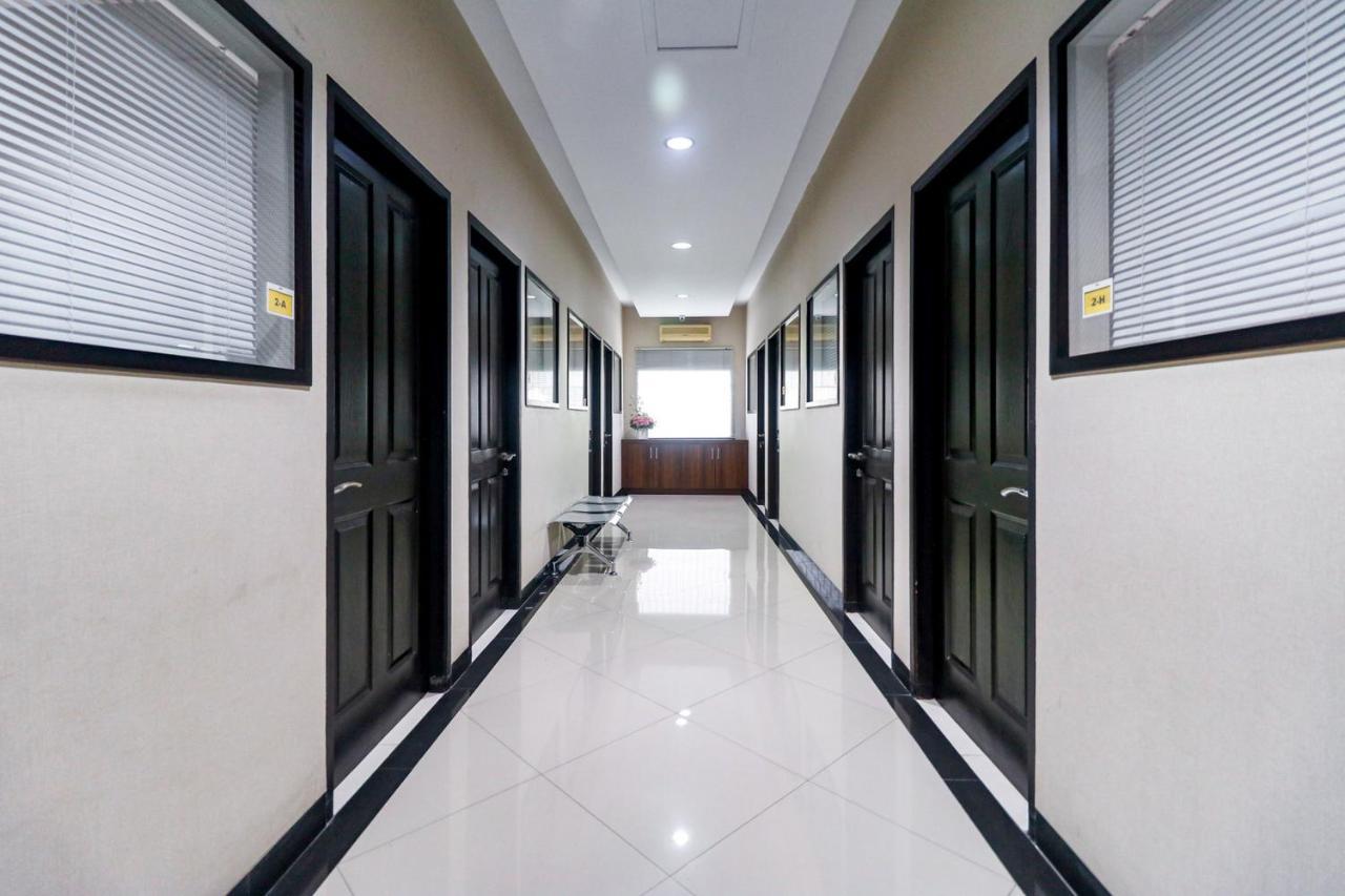 Reddoorz Near Kebon Jeruk Jakarta Eksteriør billede
