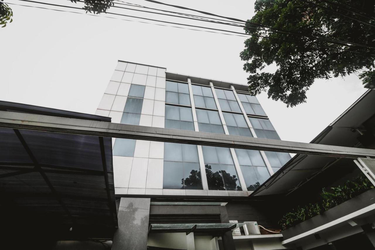 Reddoorz Near Kebon Jeruk Jakarta Eksteriør billede