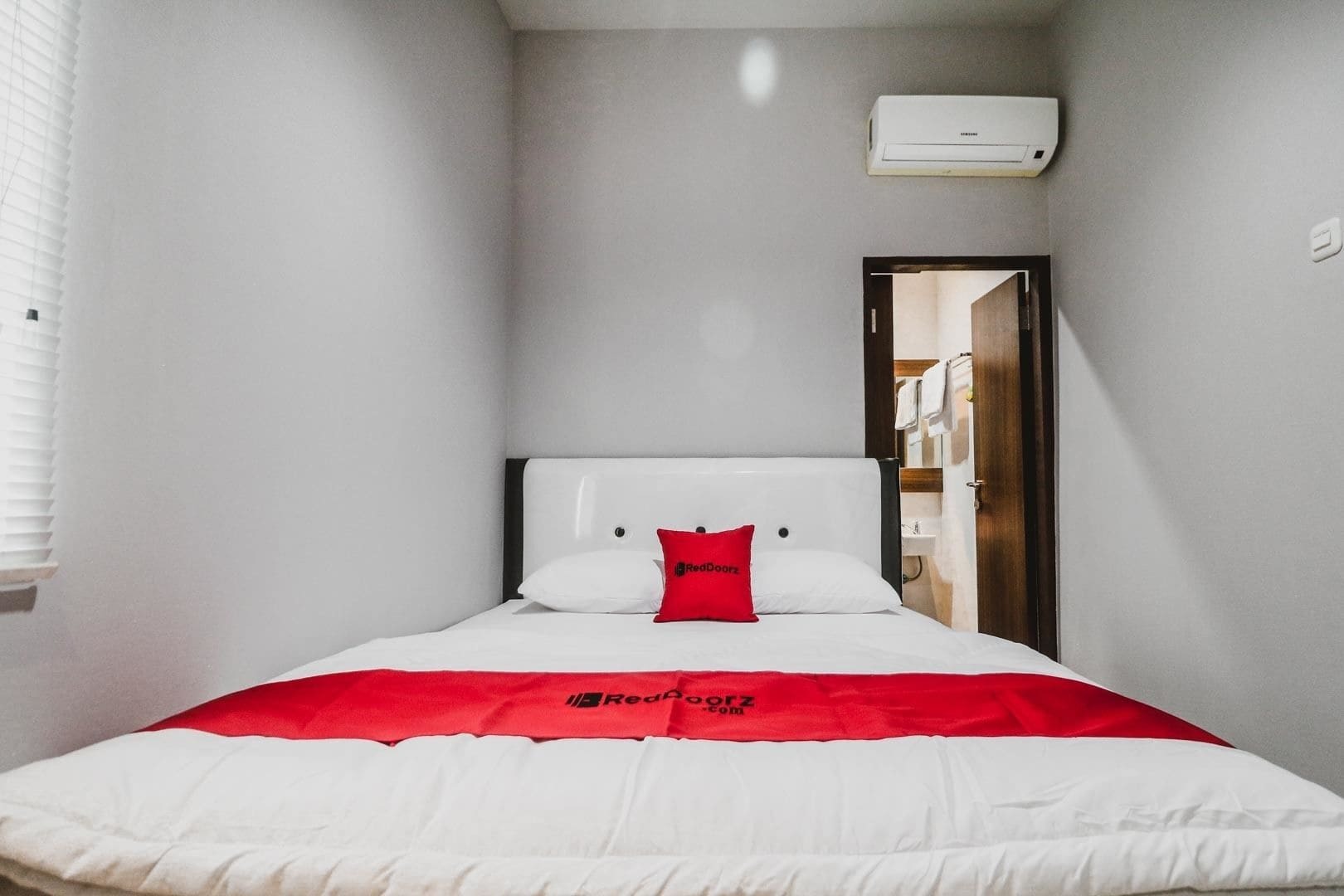 Reddoorz Near Kebon Jeruk Jakarta Eksteriør billede